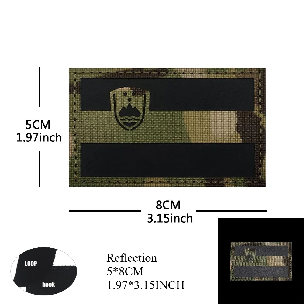 Brazalete de camuflaje e insignias