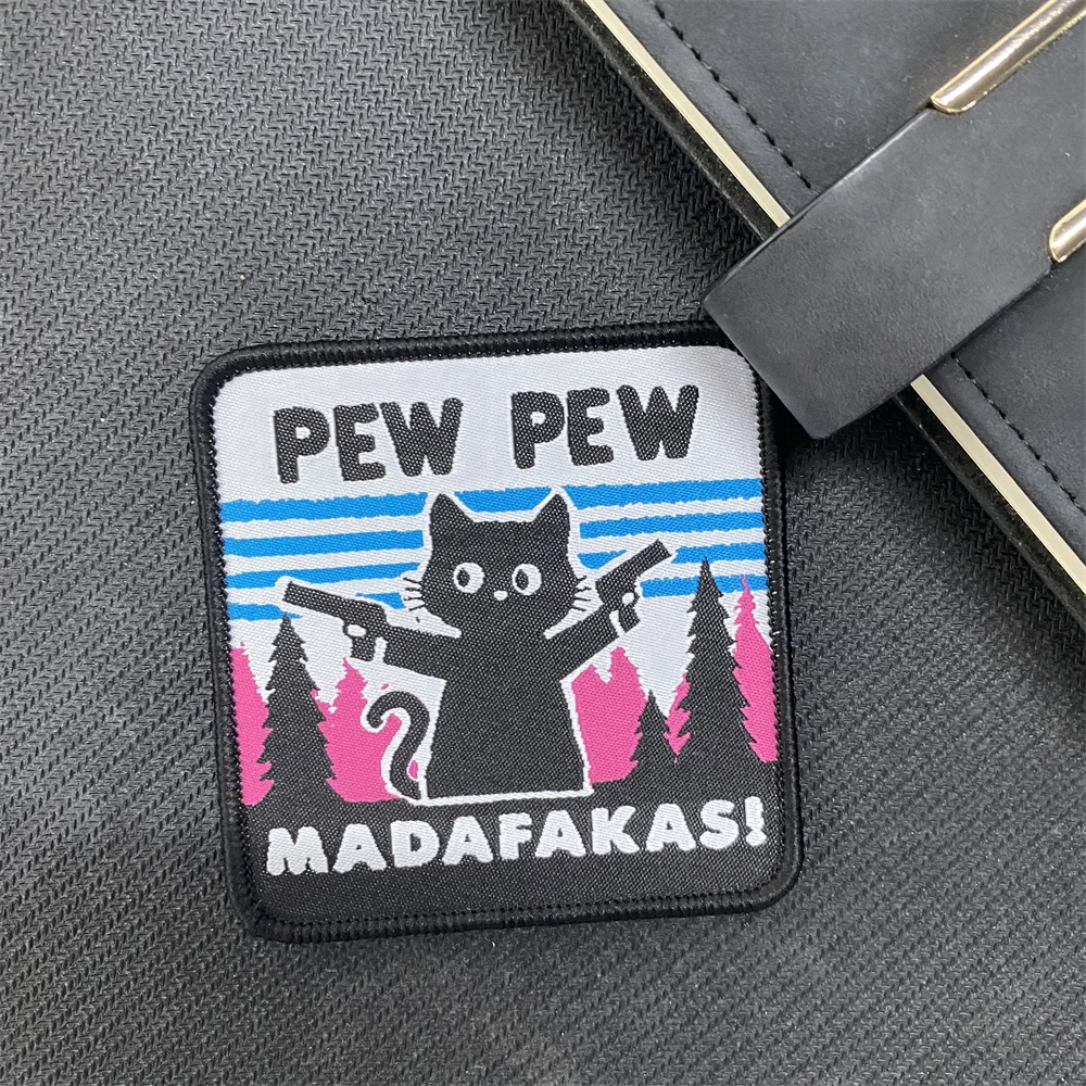 PEW PEW Madafakas AKA parche divertido de gato doble pistola brazalete de gato negro moral para fanáticos militares al aire libre mochila pegatina insignia de gancho y bucle - imagen 4
