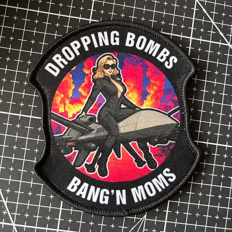 Parche táctico Dropping Bombs Bang'n Moms, insignia de moral de mujer hermosa, parches estampados, gancho y bucle, pegatina para mochila militar - imagen 4