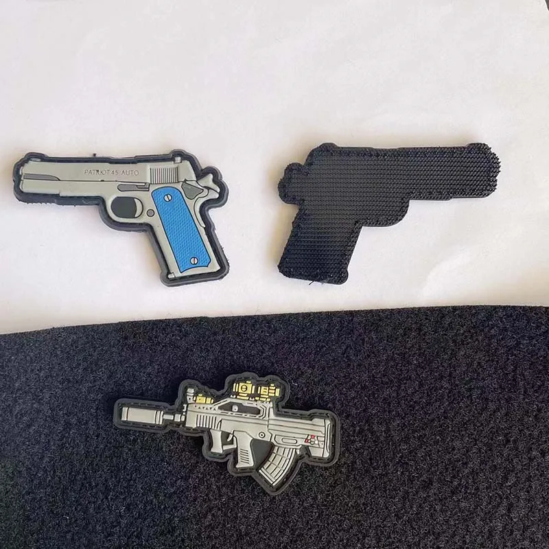 Parches de moral de goma de PVC 3D, Mini pistola de arma, pegatinas de insignia del ejército del Rifle, parche táctico militar con gancho para mochila - imagen 4