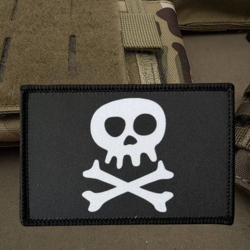 Parche con estampado de huesos cruzados de calavera, chaleco táctico, sombreros con gancho y bucle, insignia de moral, pegatinas para mochila, parches para brazalete para ropa - imagen 2