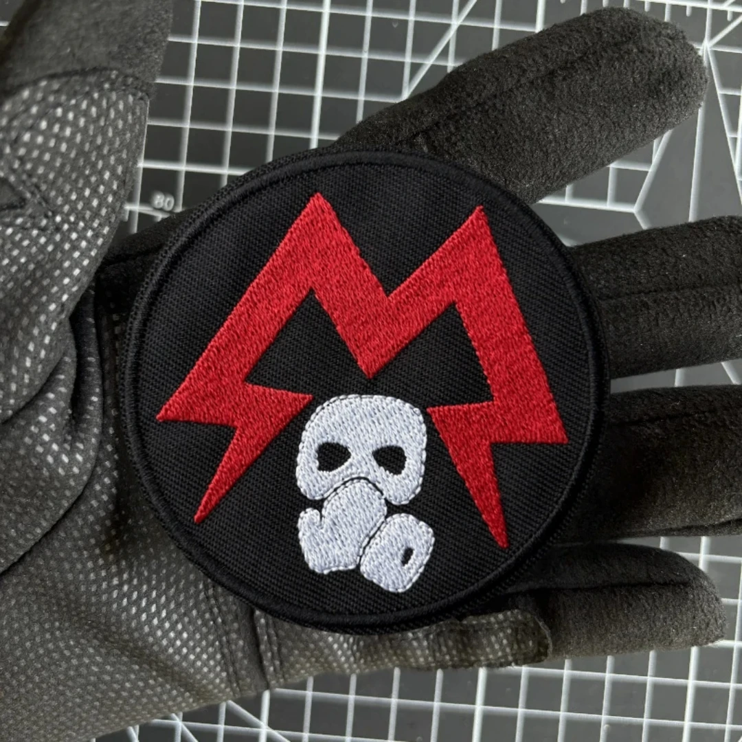 Parche táctico de moral con máscara de Chevron, brazalete del ejército militar, parches bordados de gancho y bucle para ropa, pegatina para mochila - imagen 4