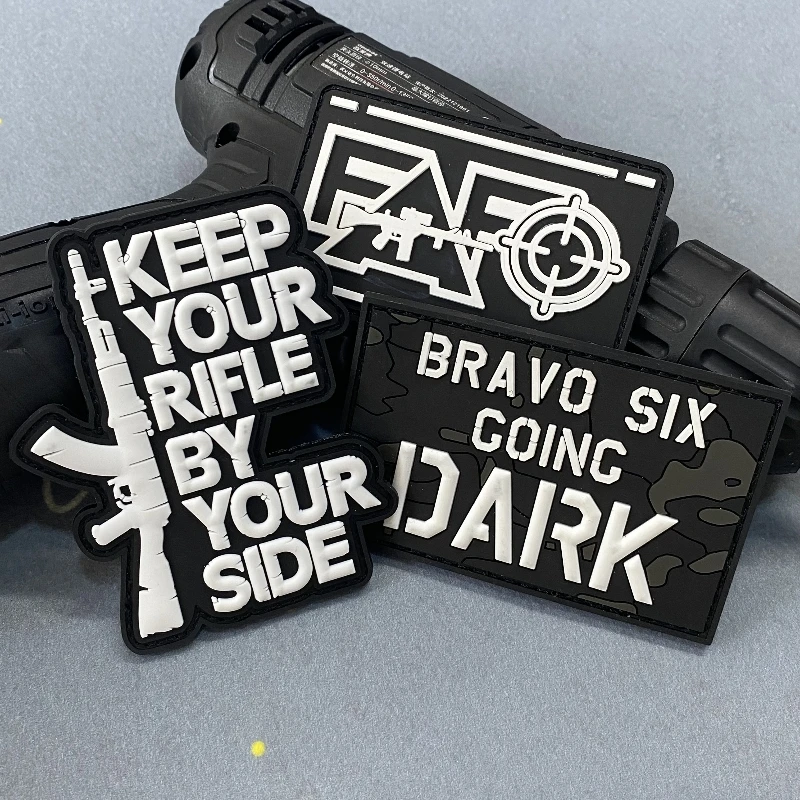 Parche luminoso de Call of Duty Bravo SIX Going Dark RIFLE a tu lado, insignia de moral táctica, letras FAFO, insignia de moral de gancho y bucle