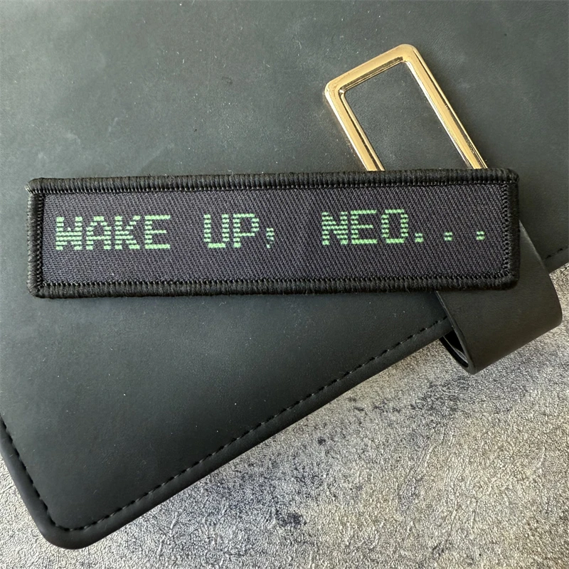Wake Up Neo divertido moral parche táctico insignia militar parche brazalete gancho y bucle al aire libre mochila sombrero accesorios pegatinas - imagen 3