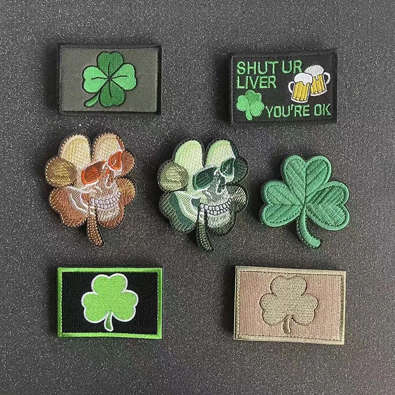Parches bordados con apliques de tela con emblema de Calavera, cuatro hojas, trébol, pegatinas para brazalete militar, insignias tácticas para mochila - imagen 2