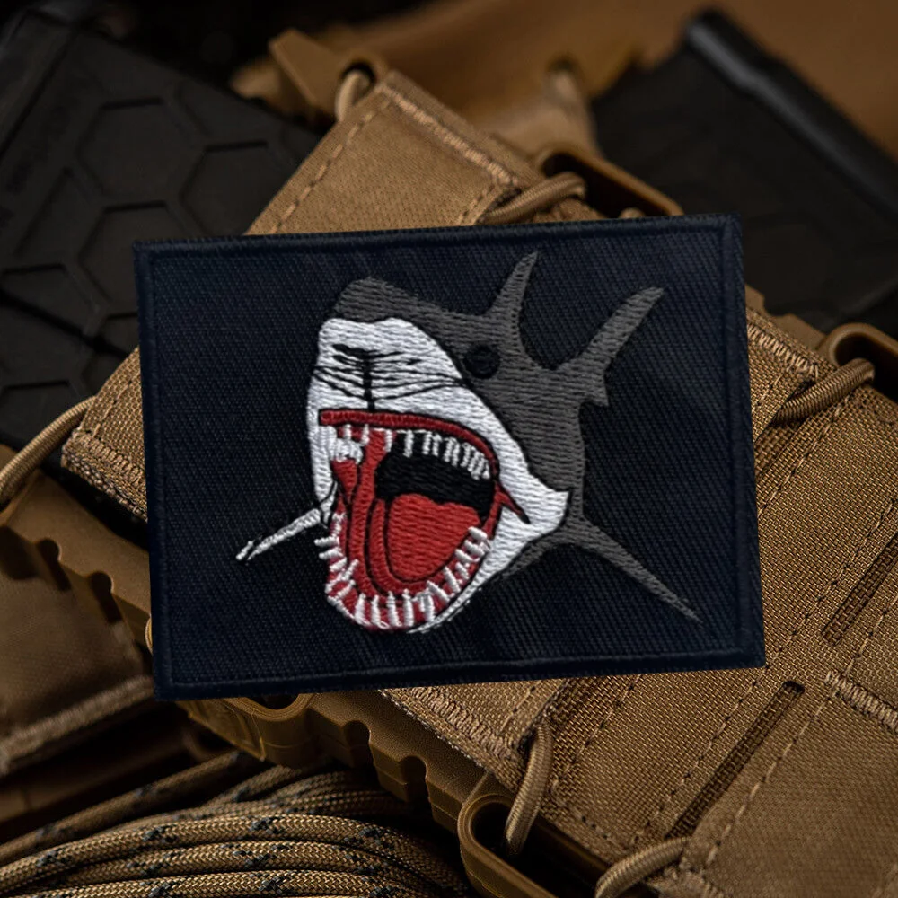 Parche táctico bordado de tiburones, brazalete divertido con gancho y bucle, insignia de moral militar, pegatinas para mochila y ropa - imagen 5