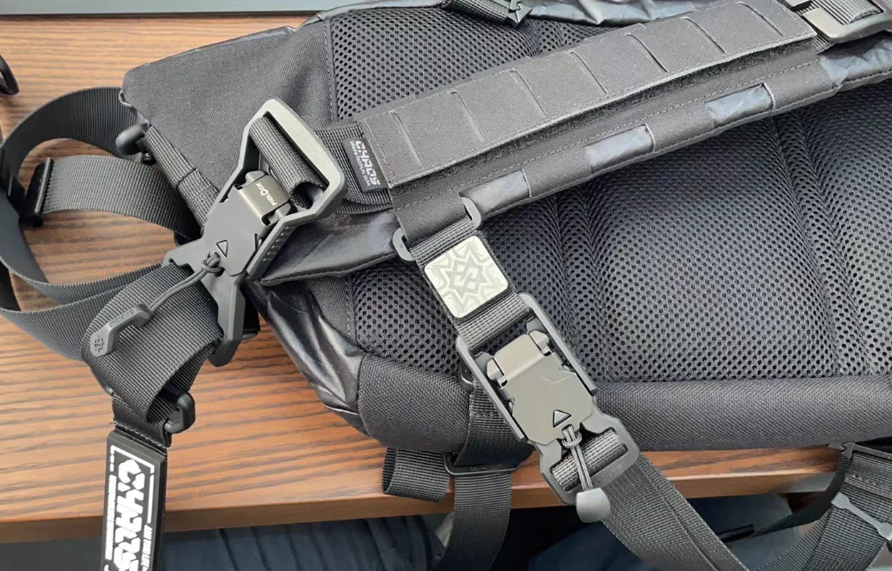 Mini parche de aleación de titanio, insignia de Metal táctica, brazaletes funcionales para exteriores, bolsa de ropa decorativa con gancho de 1'' - imagen 5