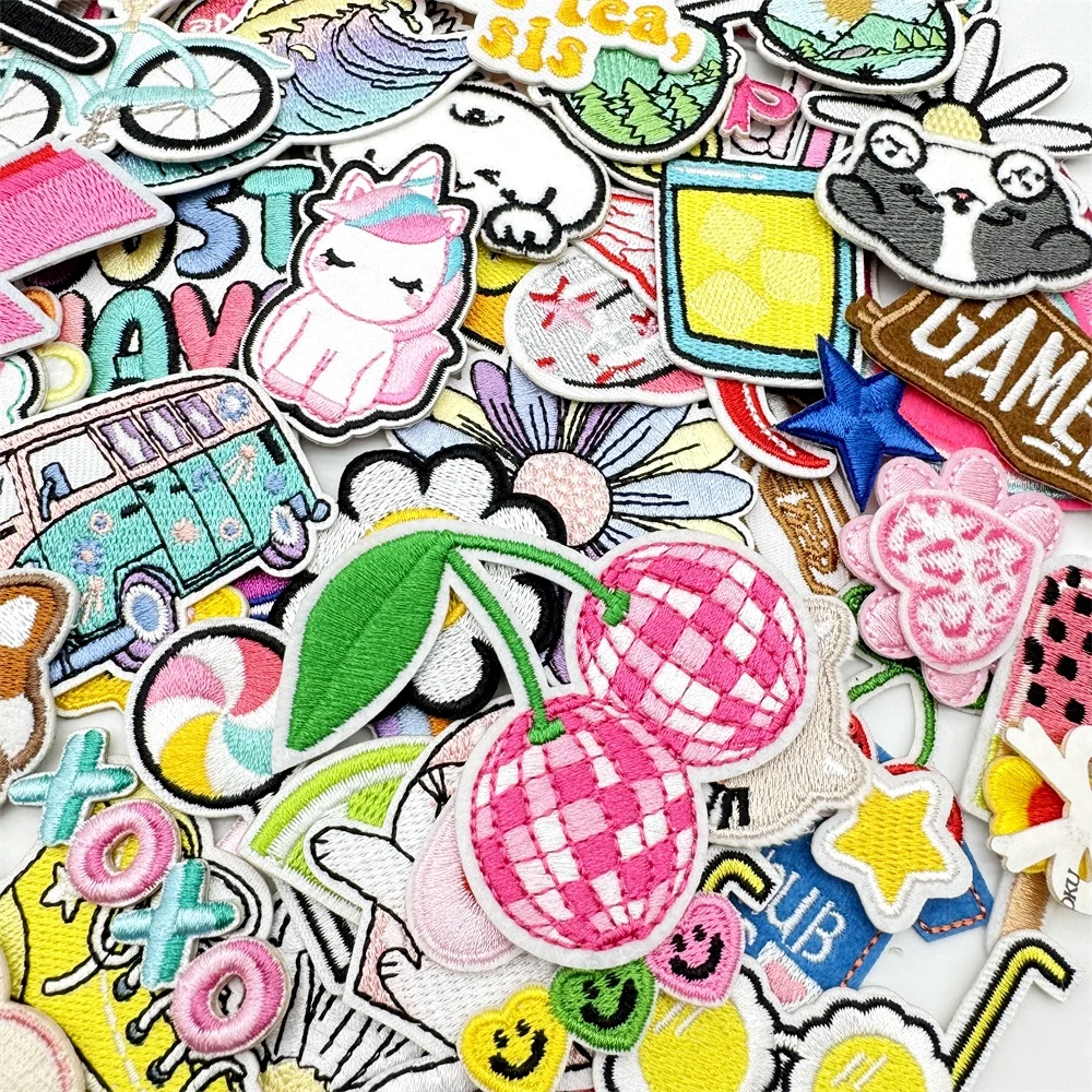 50/100 Uds. Parches bordados surtidos al azar dibujos animados DIY parches para planchar/coser pegatinas apliques para ropa vestidos sombrero Jeans - imagen 3