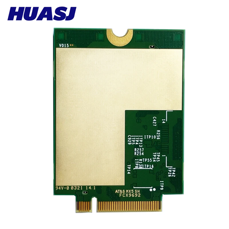 Se muestra una tarjeta de memoria Huawei con la cubierta posterior.