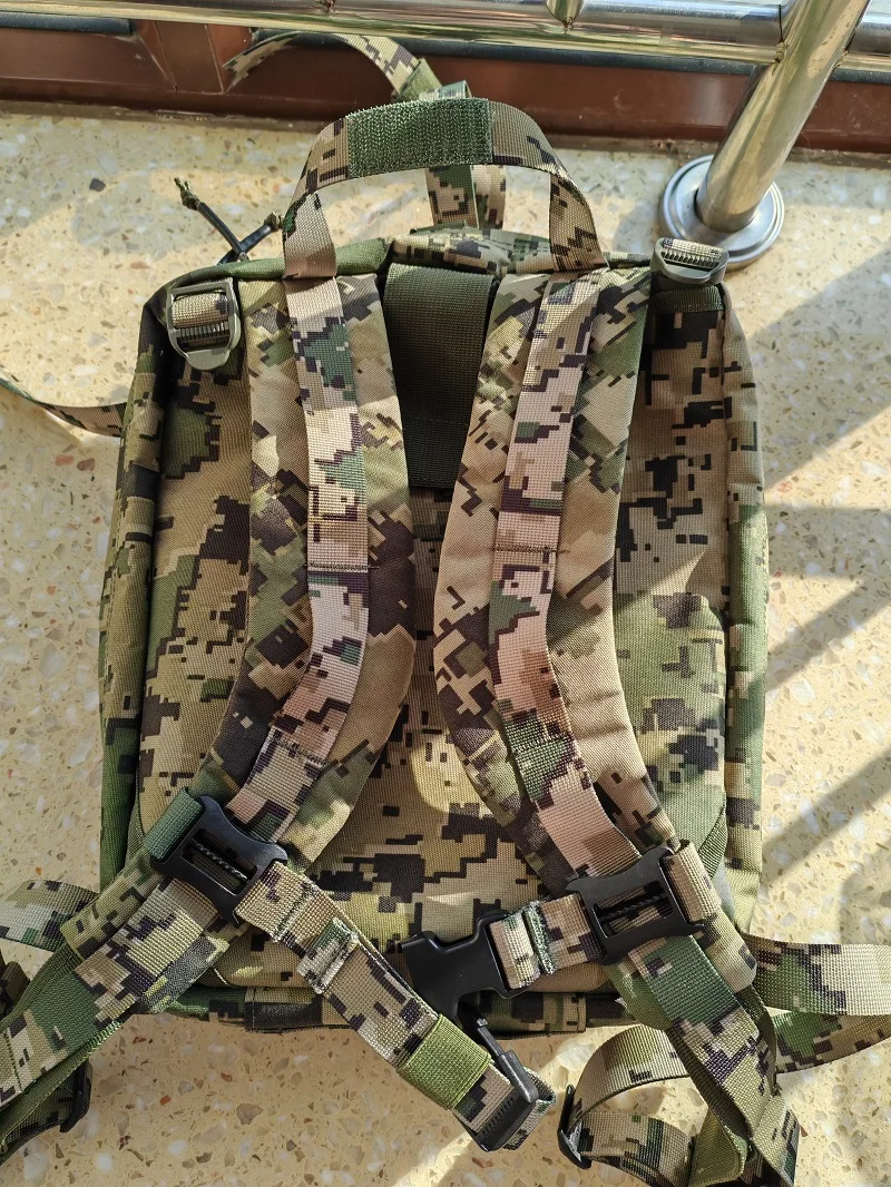 Mochila ligera para senderismo y montañismo al aire libre - imagen 2