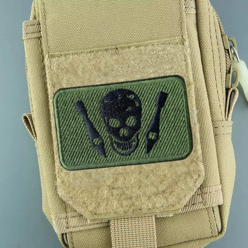 Parche de calavera bordado en ropa, insignia de moral táctica de dos misiles, parches militares con gancho, pegatinas para mochila, brazalete - imagen 3