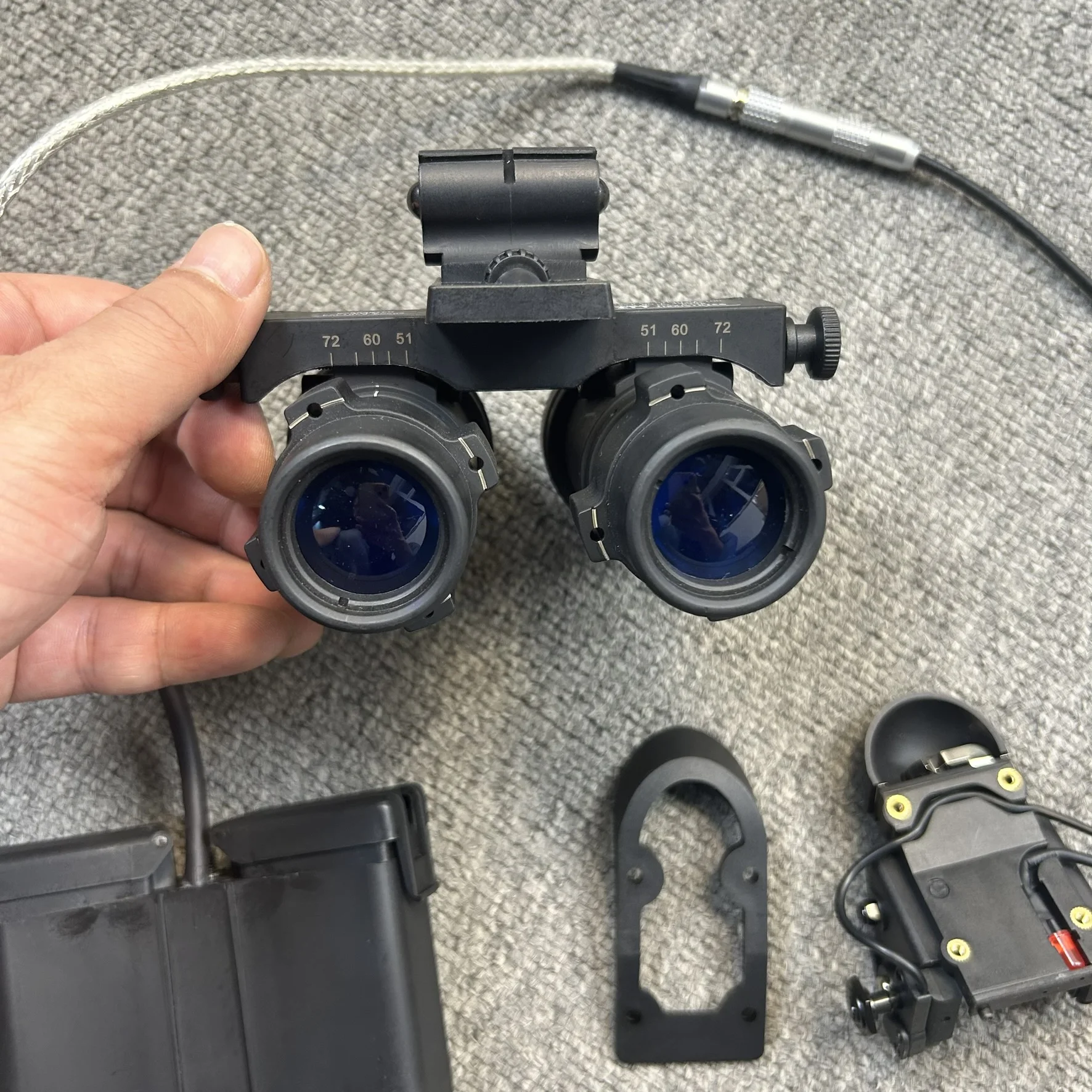 FMA Tactical AVS-9 Entrenamiento Manequim Visión Nocturna NVG (Sin función) |   Adaptador de montaje funcional AVS9 ANVIS6/9 |   Caja de batería - imagen 3