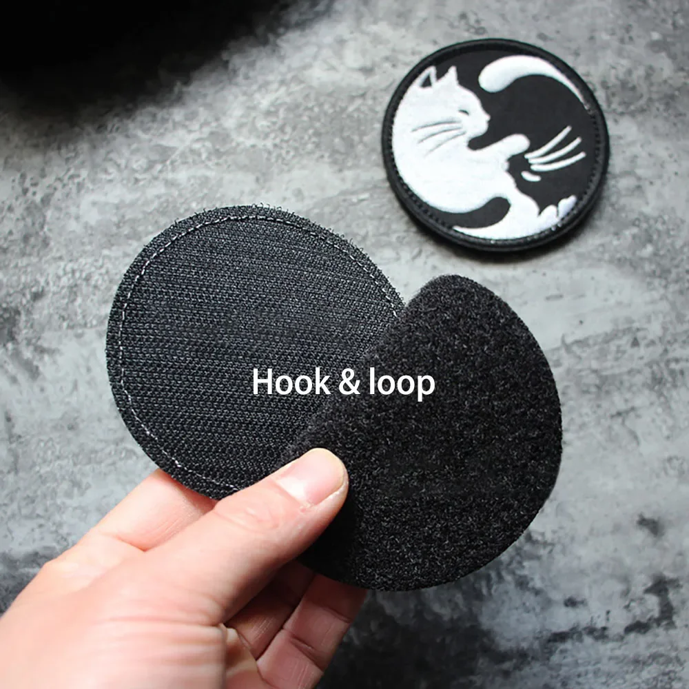 Parche de gato de Tai Chi en blanco y negro, bordado de gancho y bucle, insignia de Yin y Yang en la mochila, pegatina de brazalete de gato, Parche de moral táctica - imagen 3