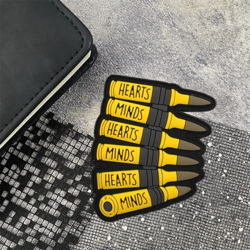 HEARTS MINDS Clip de bala parche táctico de PVC insignia de moral militar brazalete mochila al aire libre accesorios de sombrero pegatina de gancho y bucle - imagen 5