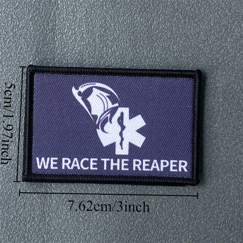 We Race The Reaper Medical parche táctico estampado gancho y bucle brazalete insignia de moral militar mochila ropa pegatina brazalete - imagen 2