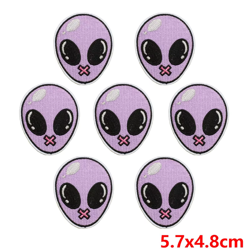 Parche bordado para planchar alienígena púrpura – dibujos serie