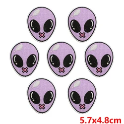 Parche bordado para planchar alienígena púrpura – dibujos serie