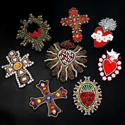 Parche bordado con cuentas de diamantes - cruz de corazón grande