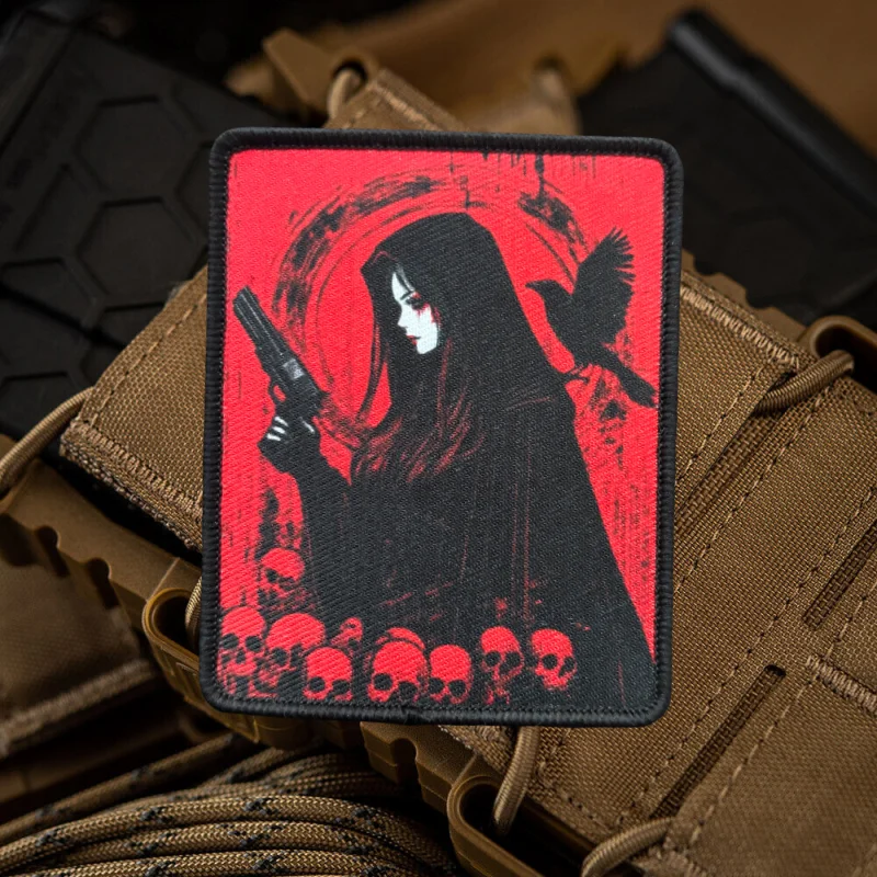 Parche de insignia de moral táctica de chica bruja de Anime, parches de gancho y bucle con estampado de calavera de cuervo, brazalete militar, ropa, pegatinas para mochila - imagen 2