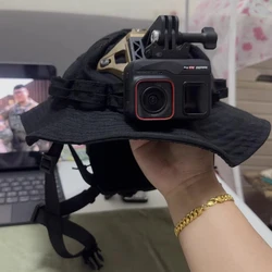 Hebilla magnética de liberación rápida para casco: uso con una mano