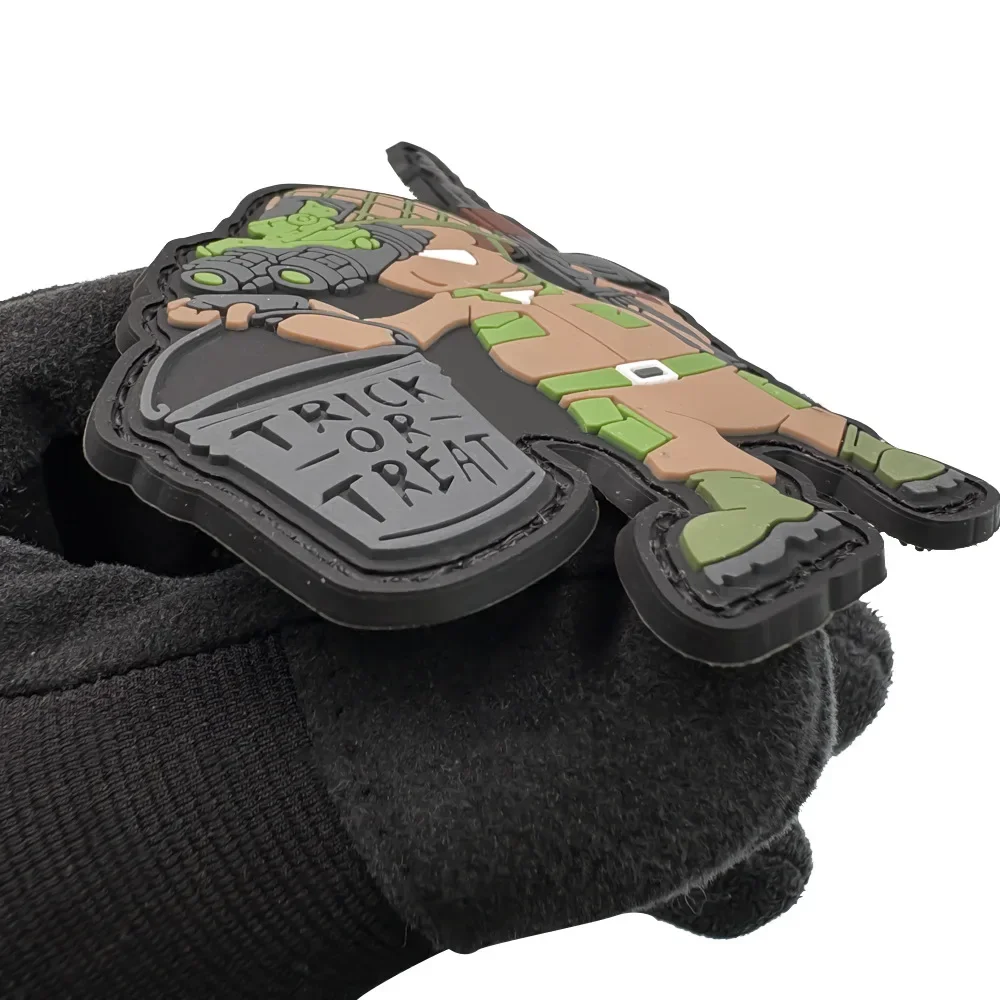 Parche de gancho y bucle de PVC TRICK OR TREAT, cubo táctico, emblema de guerrero, insignia de moral militar, brazalete, ropa, pegatinas para mochila - imagen 5