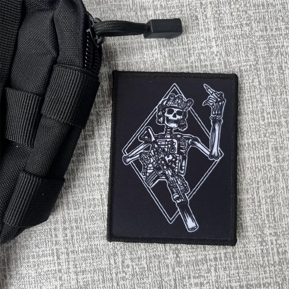 Parche moral calavera con pistola – Para equipo táctico y mochila - imagen 3