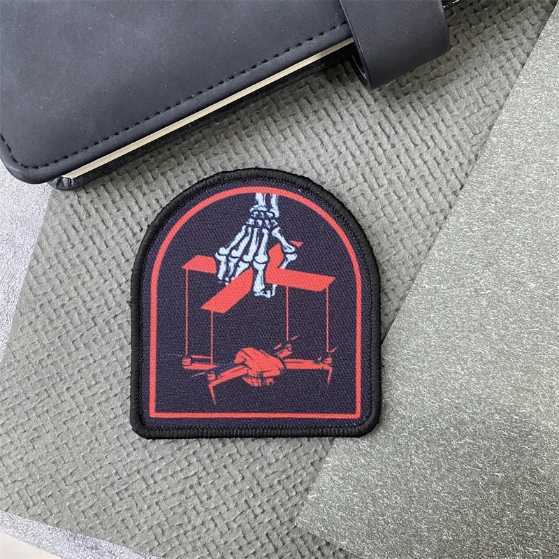 Esqueleto dedo sosteniendo Drone moral insignia parche brazalete táctico gancho militar y bucle ropa mochila pegatinas de impresión - imagen 4