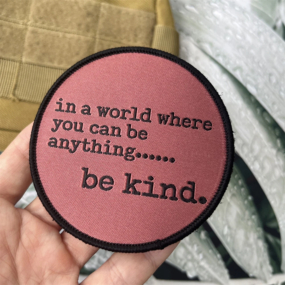 Be Kind-insignia de moral con frase motivacional, etiqueta tejida, parche táctico del ejército, pegatinas militares, parches de gancho y bucle - imagen 3