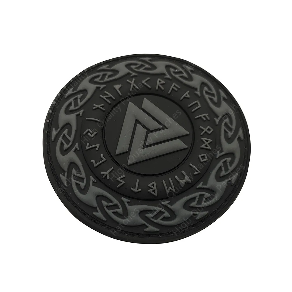 3D PVC vikingo batalla hacha Runavin Odin brújula solitario lobo Logo brazalete Odin Dios runa pegatina mágica insignia Vking parche de goma - imagen 3