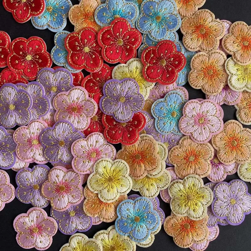 10 unidades/3,5 CM Mini pegatinas de tela de flor de ciruelo caminos autoadhesivos, apliques de tela bordados para ropa, parche de reparación - imagen 3
