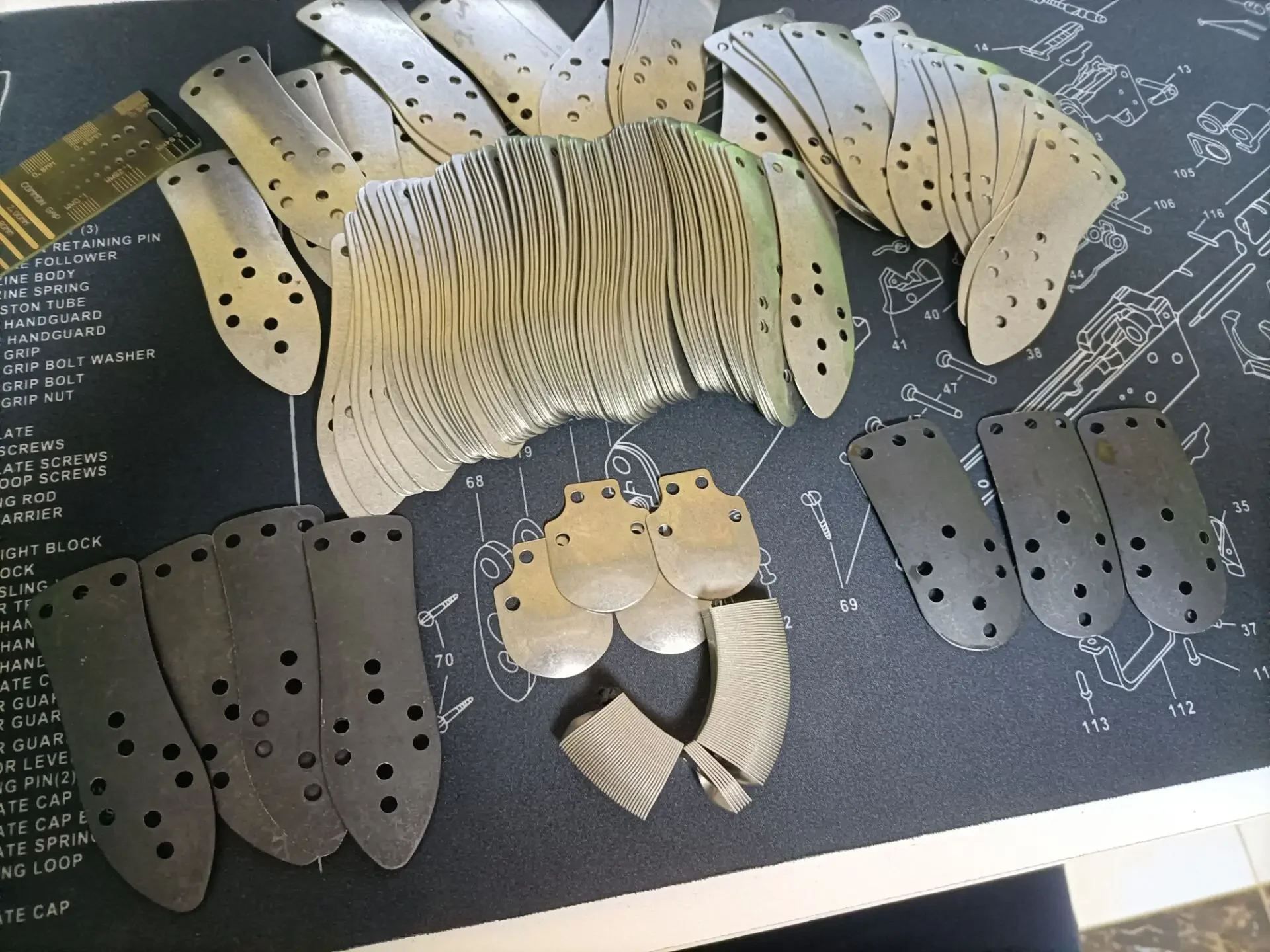 Escamas de Acero para Armadura – Kit DIY Táctico - imagen 3