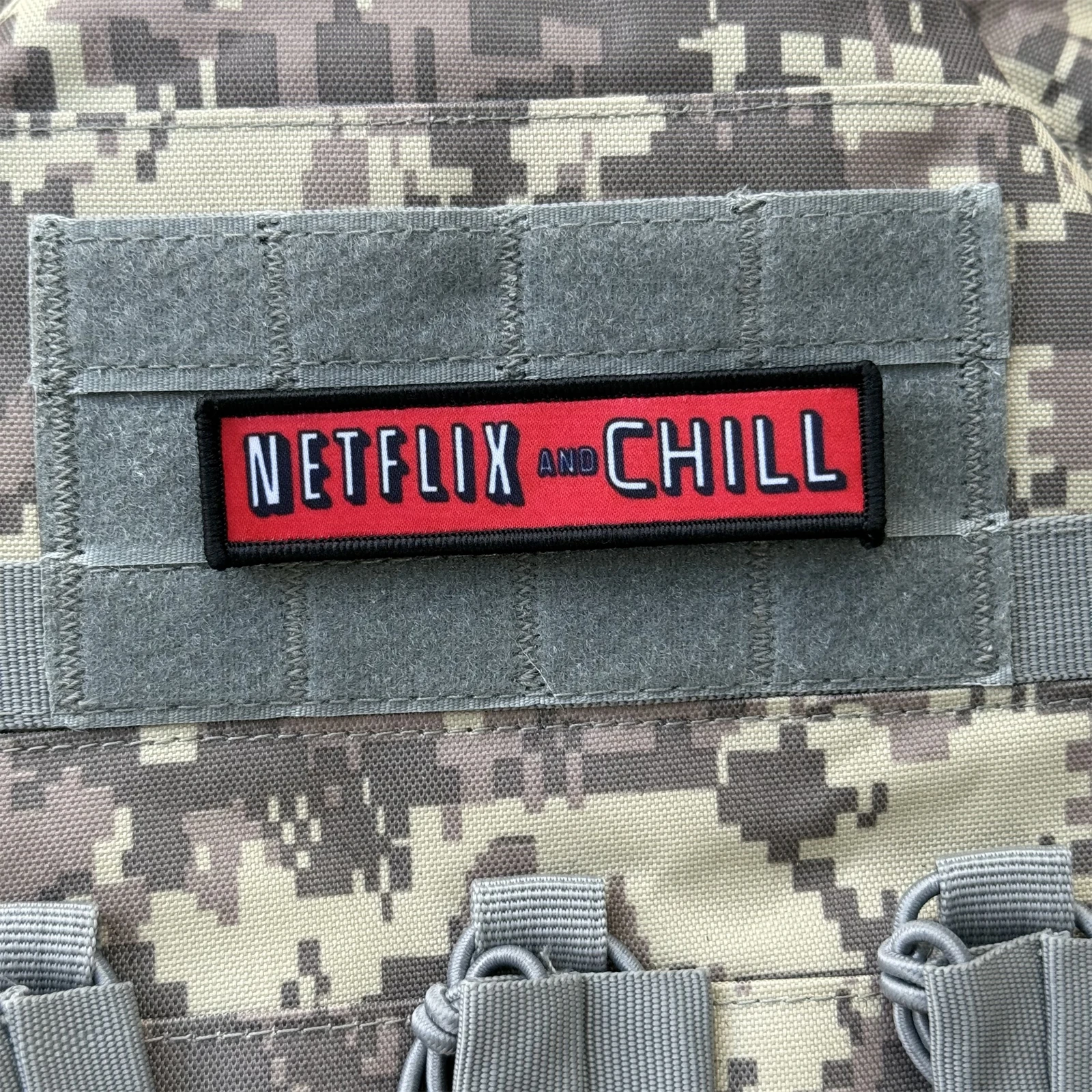 Parche táctico de moral de arglo "Netflix y Chill", insignia militar, parches de gancho y bucle impresos de EE. UU. para ropa, pegatina para mochila del ejército - imagen 2