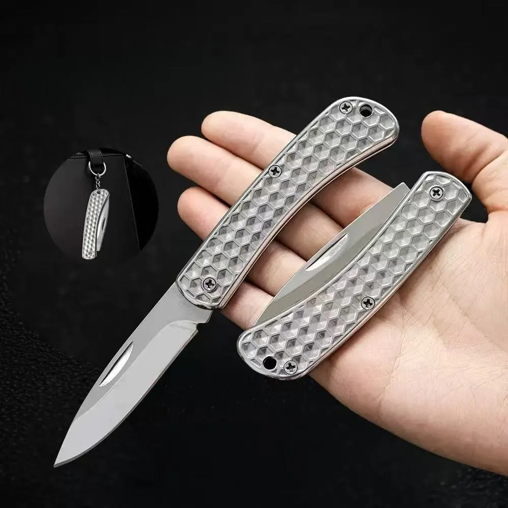 Vista del cuchillo plegable en uso