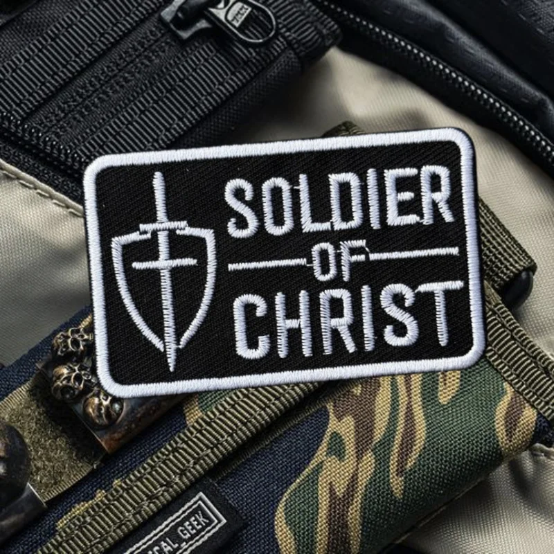 Parche bordado con escudo cruzado de soldado de Cristo, insignia de moral con gancho y bucle táctico, pegatinas para mochila, parches para brazalete para ropa - imagen 4