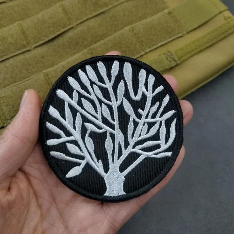 Parches de velcro con emblema de árbol de amor creativo, pegatinas de insignia de moral de árbol de la vida bordadas, brazalete táctico, decoración de mochila - imagen 3