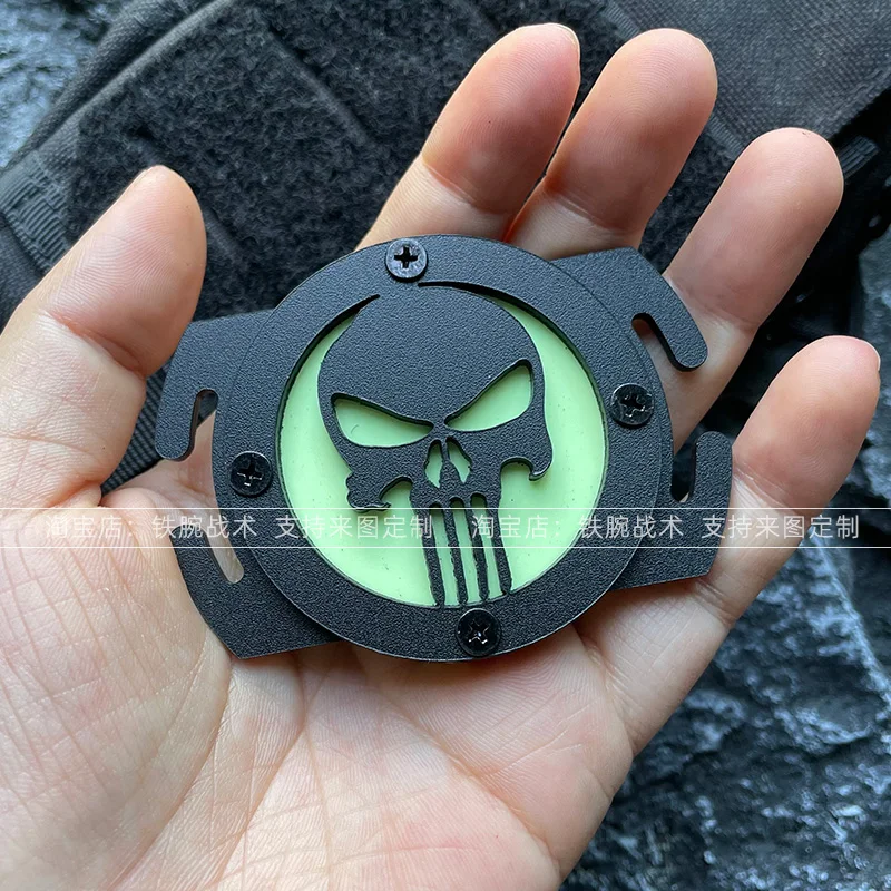 Brazalete luminoso MOLLE cincha hebilla calavera caminata nocturna insignia identificación insignia mochila Accesorios - imagen 3