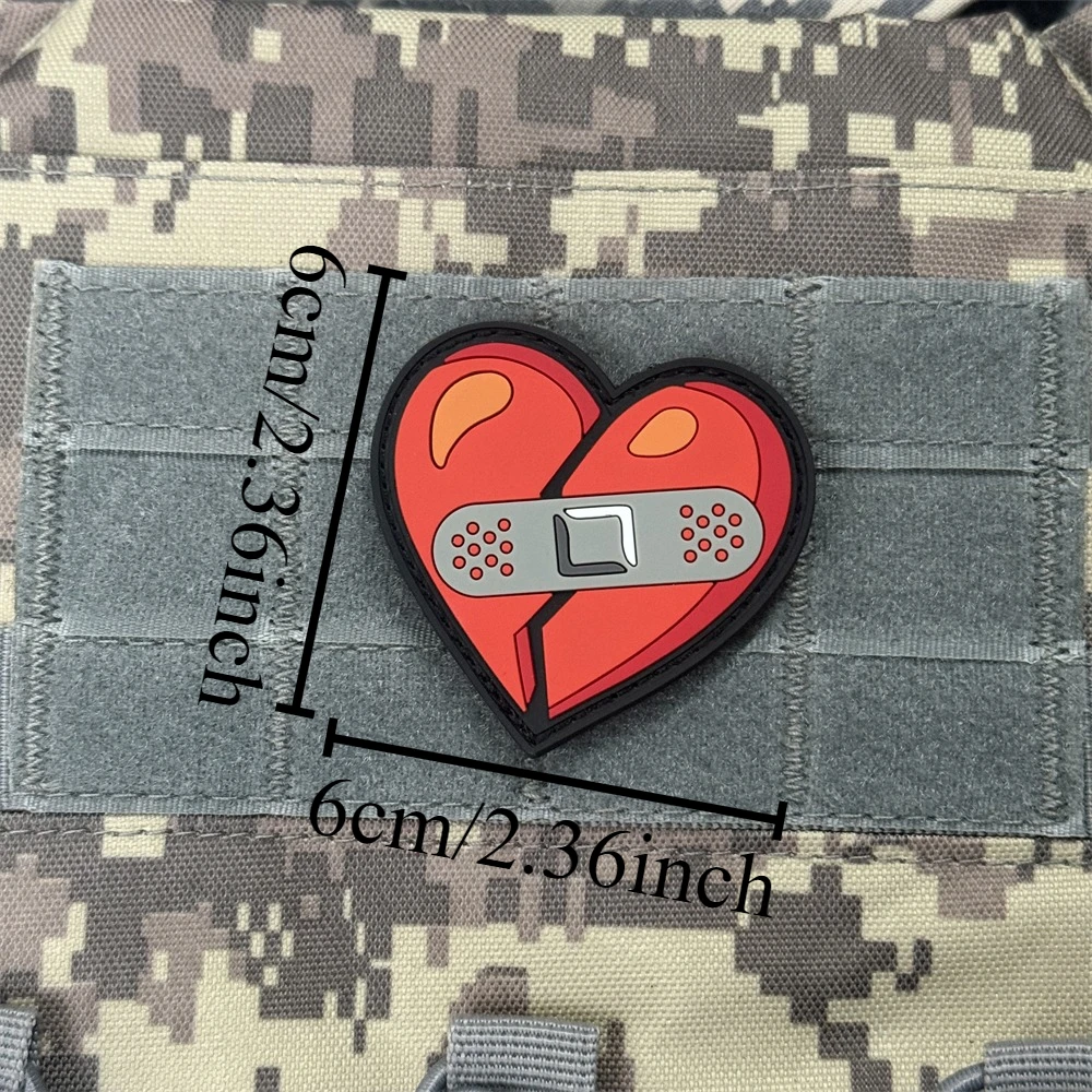 Parches de insignia de moral táctica de tirita en forma de corazón, brazalete militar, parches de gancho y bucle de PVC 3D para ropa, pegatina para mochila - imagen 3