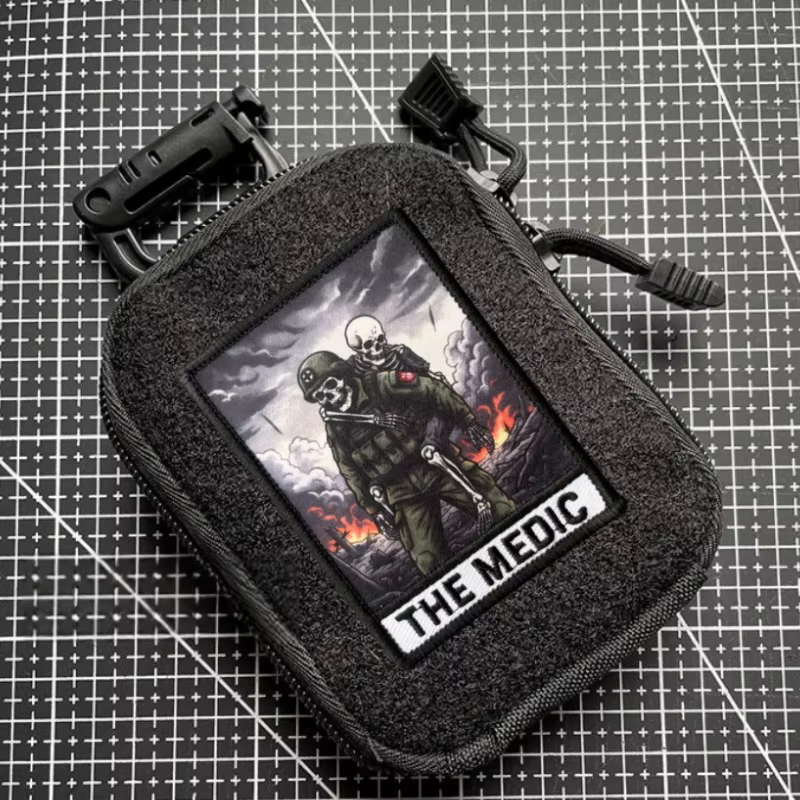 Parche táctico THE MEDIC velcro moral para brazalete y mochila - imagen 3