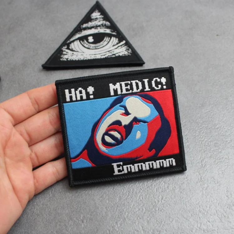Parche táctico de monos entrenados, parche de gancho y bucle, ojo que todo lo ve, pegatina de mochila táctica, brazalete médico, bestia Senior, insignia de moral - imagen 2