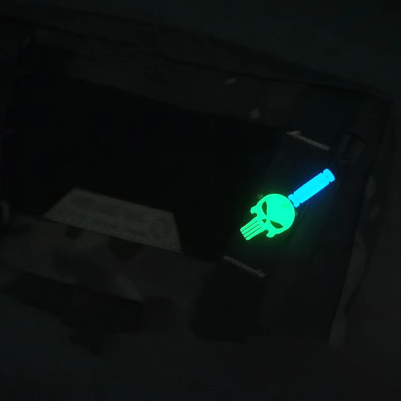 Calavera luminosa con cremallera, luz nocturna, tricolor, TPU, mochila táctica para exteriores, decoración de ropa, cuerda extraíble, colgante con cremallera - imagen 4