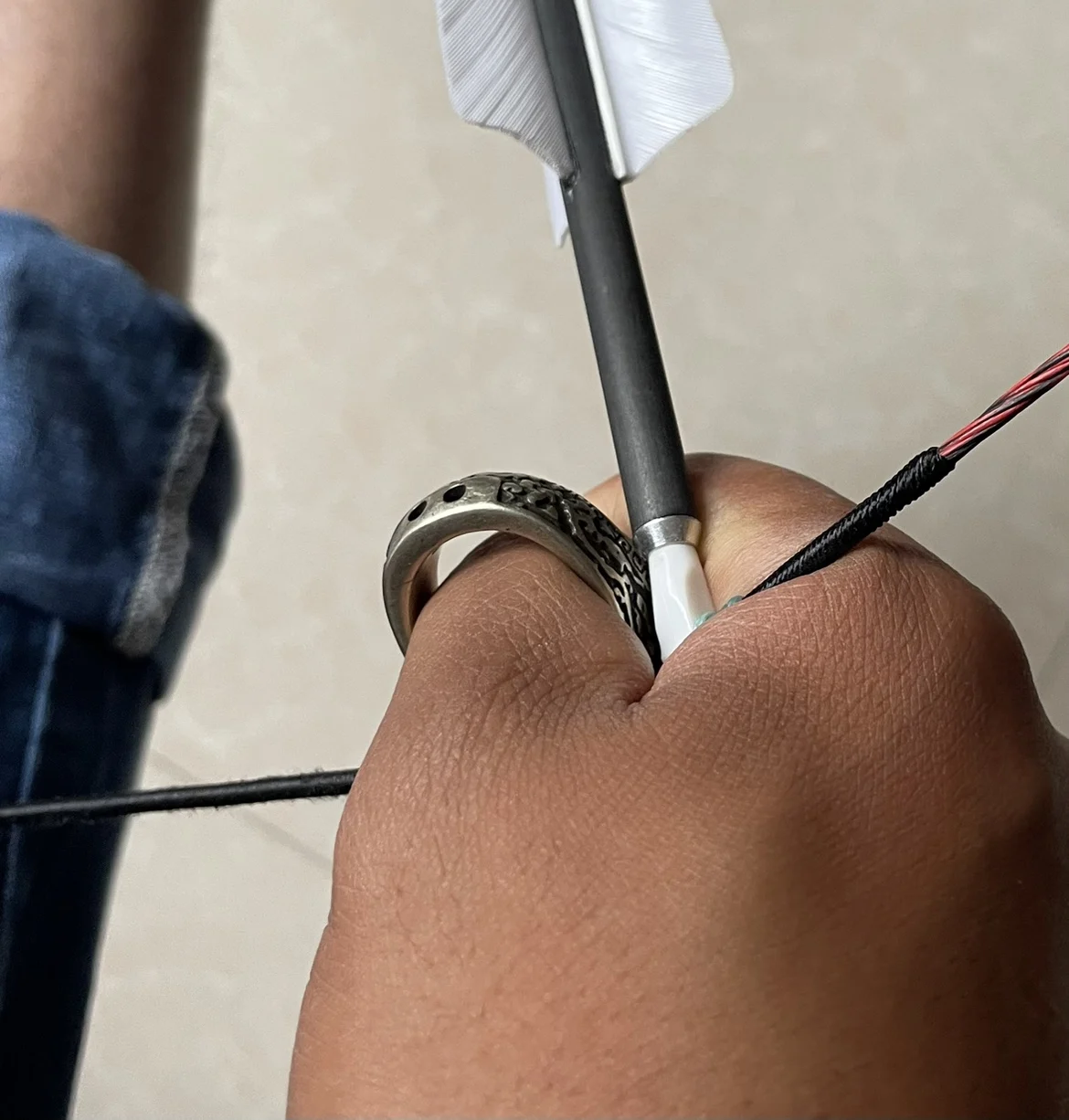 Equipo protector tradicional del arco del anillo del pulgar del tiro con arco al aire libre, anillo blanco de la nudillo de cobre - imagen 2
