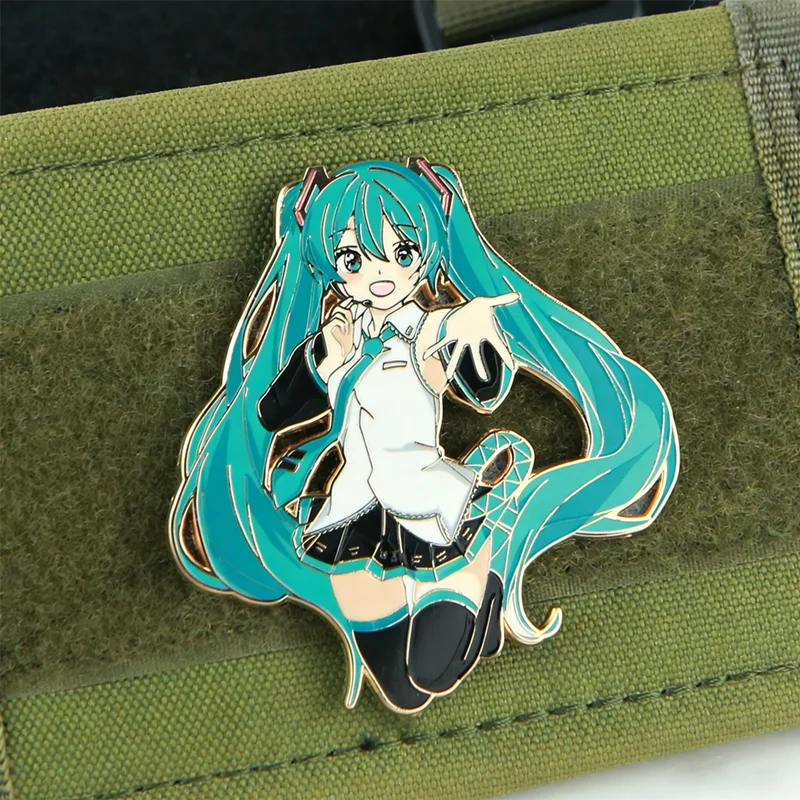 Mik Anime parche táctico Linda chica diseño de dibujos animados brazalete de Metal bidimensional con gancho para decoración de mochila - imagen 2