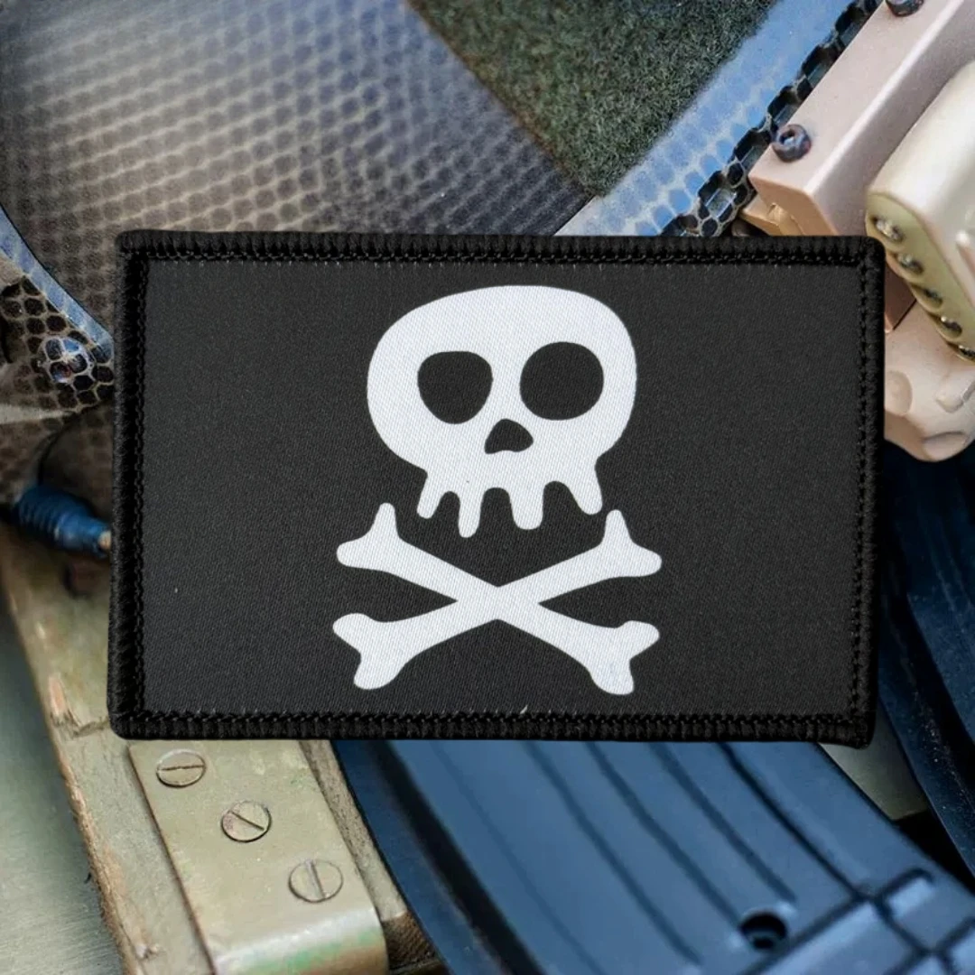 Parche de huesos cruzados de calavera, parche táctico de moral de advertencia, insignia de gancho y bucle impresa, brazalete del ejército militar, pegatina para mochila - imagen 5