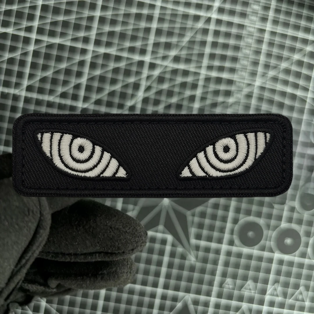 Insignia de moral táctica de ojos malvados, parche luminoso de ojo de gato de Anime, emblema militar, brazalete, gancho, bucle, accesorios para mochila, pegatinas - imagen 2