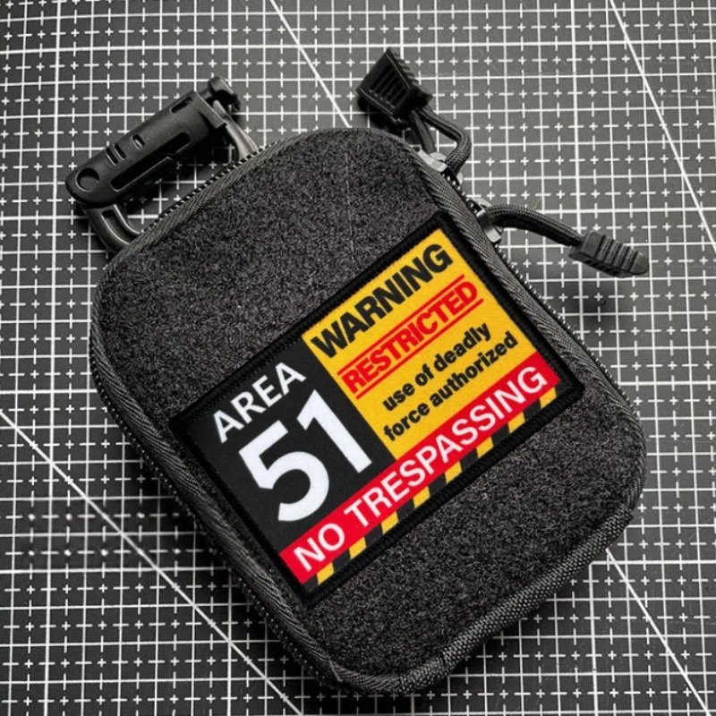 Parche táctico WARNING para moral con velcro gancho y bucle - imagen 3