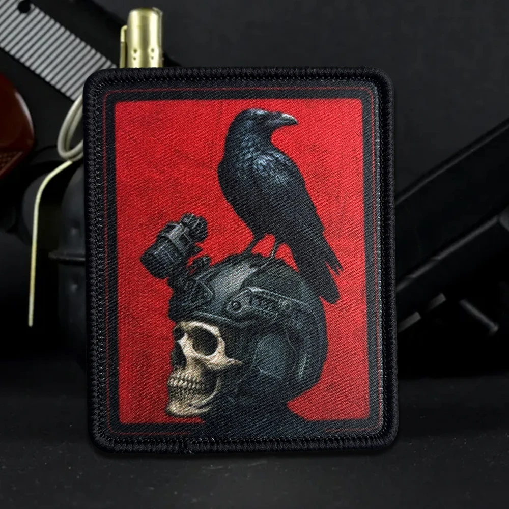 Parche táctico calavera cuervo con velcro para casco y mochila - imagen 5