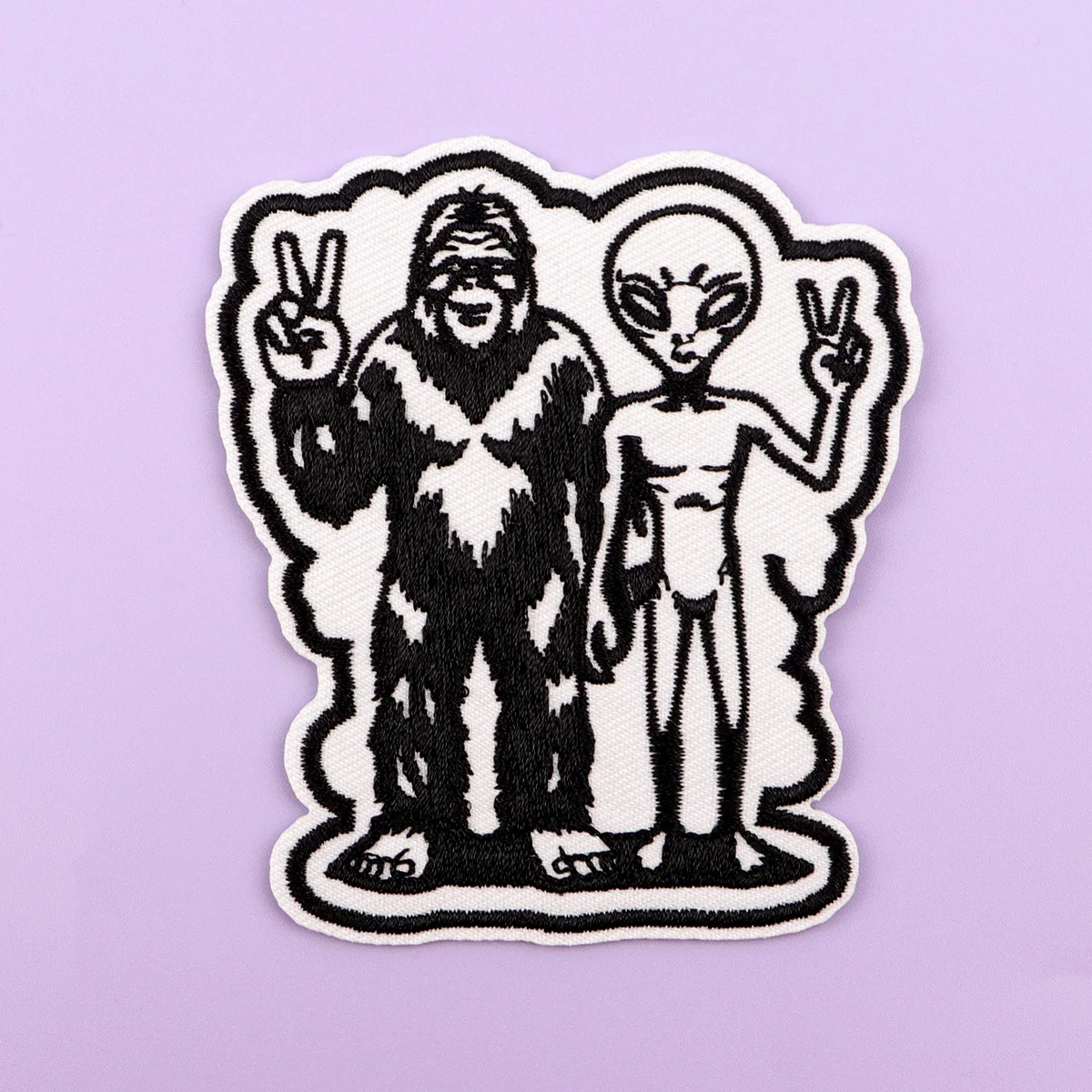 Monstruos y Alien paz parche bordado de dibujos animados de hierro en parches para ropa termoadhesivos parches en ropa bricolaje coser insignias - imagen 2