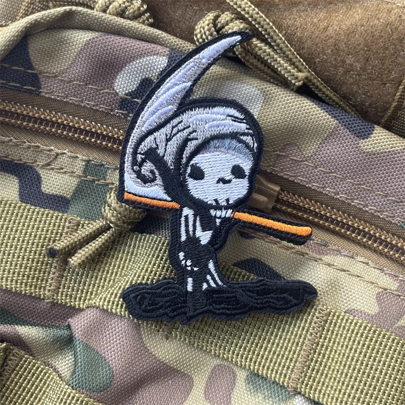 Parche bordado táctico "Little Grim Reaper" para ropa, gancho, bucle, insignia de moral militar, parches, pegatina para mochila, brazalete - imagen 3