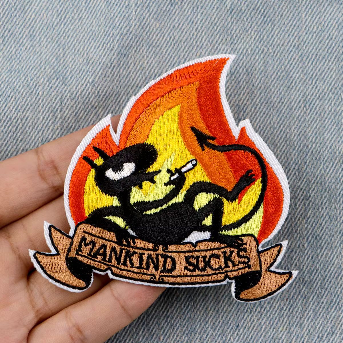 Parche termoadhesivo MANKIND SUCKS – Bordado para ropa táctica