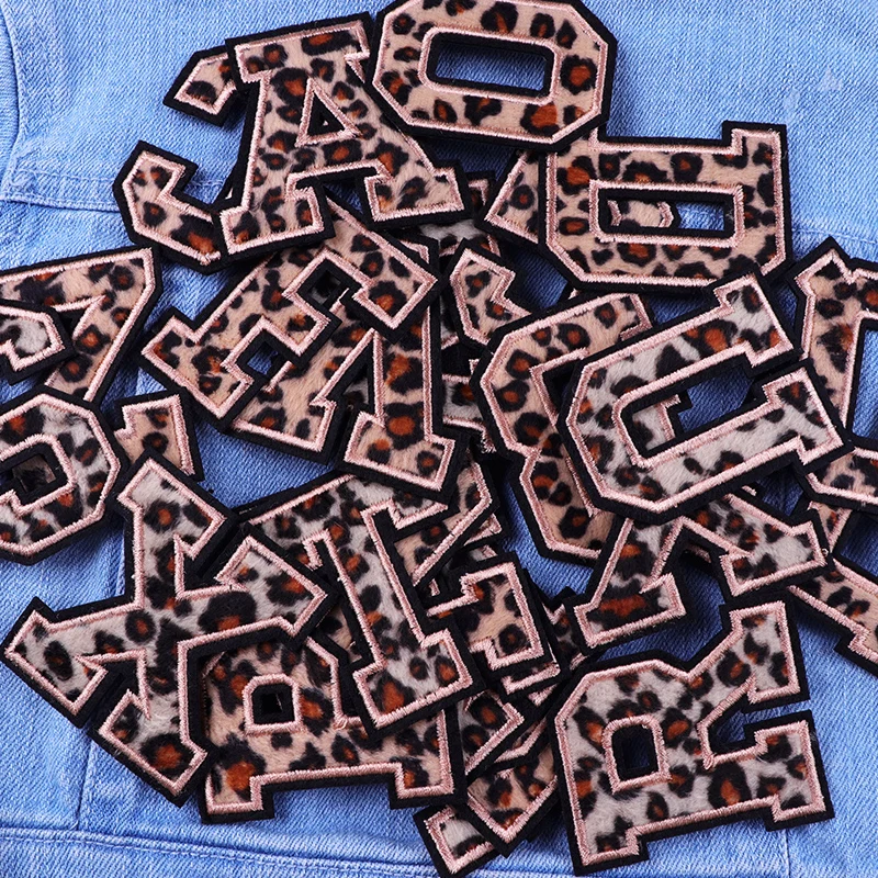 26 Uds. Parche bordado con estampado de leopardo y letras A-Z Eglish, parches para planchar para ropa, chaquetas, sombreros, bordado decorativo DIY